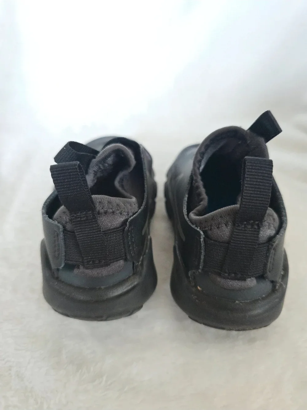 Nike Kids Black Slip-On Athletic Sneakers Size 6c